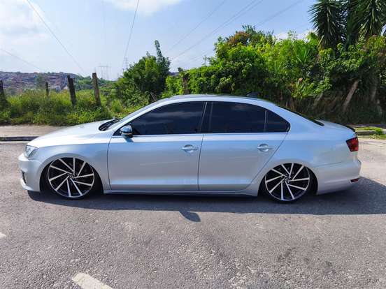 VOLKSWAGEN-JETTA-2010