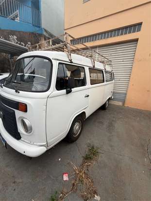 VOLKSWAGEN-KOMBI-2011