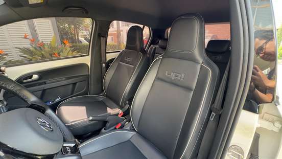 VOLKSWAGEN-UP-2016