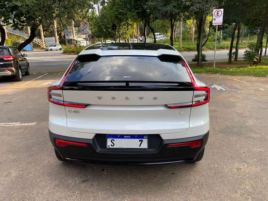 VOLVO-C40-2023