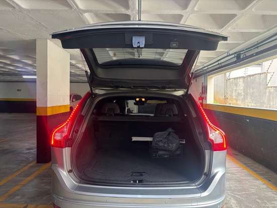 VOLVO-XC60-2015