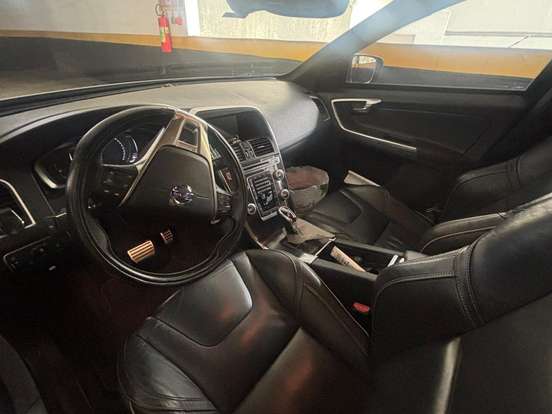 VOLVO-XC60-2015