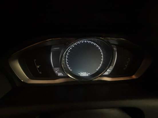 VOLVO-XC60-2015