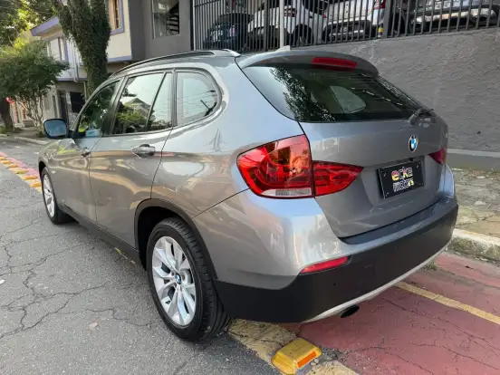 BMW-X1-2012