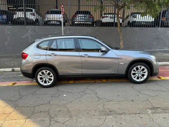 BMW-X1-2012