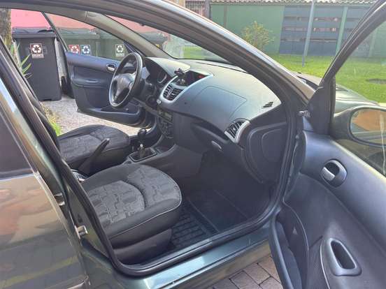 PEUGEOT-207-1.4 XR 8V FLEX 4P MANUAL PEUGEOT-207-2010