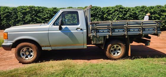 FORD F-1000 3.9 SUPER SÉRIE CS 8V DIESEL 2P MANUAL