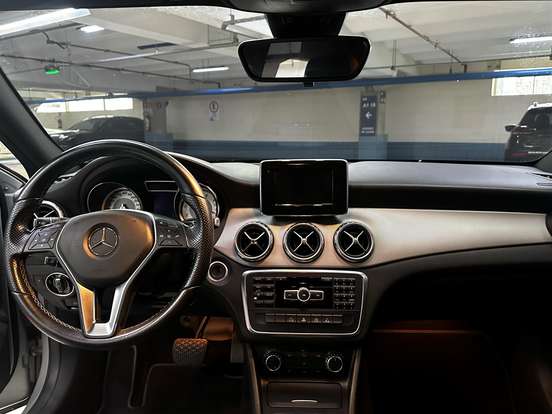 MERCEDES-BENZ-GLA 200-2015