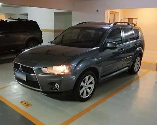 MITSUBISHI-OUTLANDER-2011