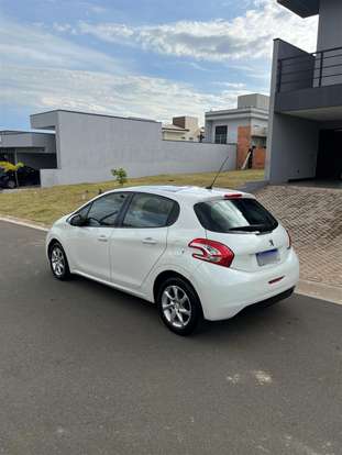PEUGEOT-208-2013
