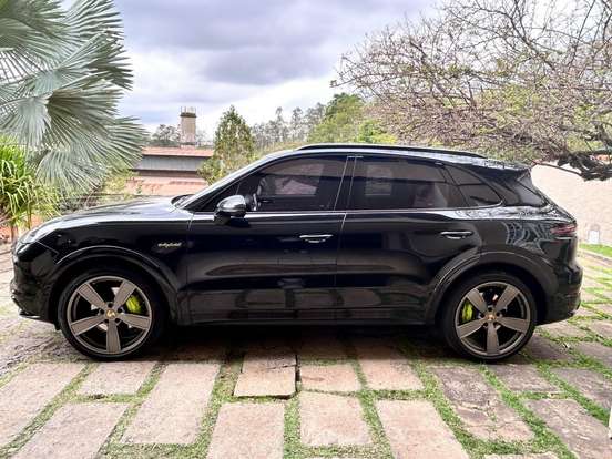 PORSCHE-CAYENNE-2023