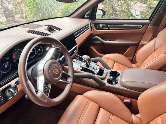 PORSCHE-CAYENNE-2023