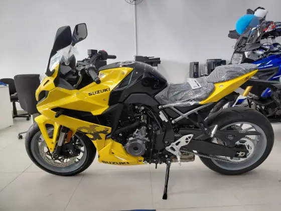 SUZUKI GSX-8R 