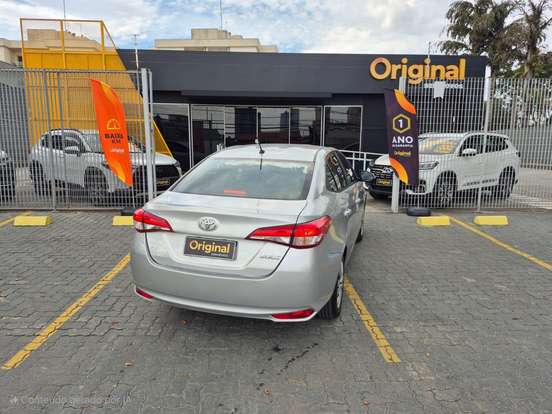 TOYOTA-YARIS-2024