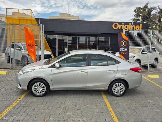 TOYOTA-YARIS-2024
