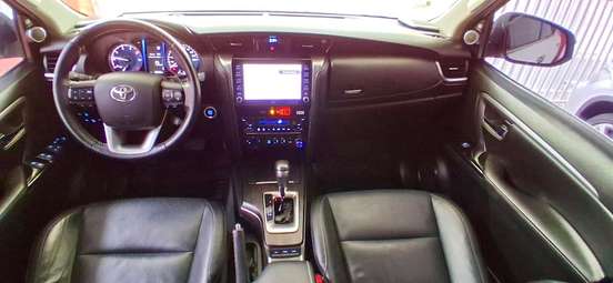 TOYOTA-HILUX SW4-2022