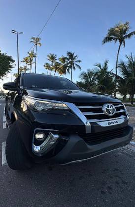 TOYOTA HILUX SW4 2.8 SRX DIAMOND 4X4 7 LUGARES 16V TURBO INTERCOOLER DIESEL 4P AUTOMÁTICO