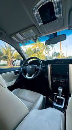 TOYOTA-HILUX SW4-2019