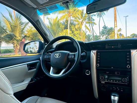 TOYOTA-HILUX SW4-2.8 SRX DIAMOND 4X4 7 LUGARES 16V TURBO INTERCOOLER DIESEL 4P AUTOMÁTICO TOYOTA-HILUX SW4-2019