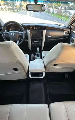 TOYOTA-HILUX SW4-2019