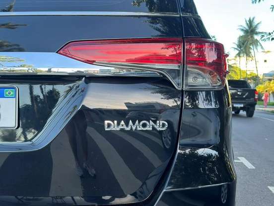 TOYOTA-HILUX SW4-2.8 SRX DIAMOND 4X4 7 LUGARES 16V TURBO INTERCOOLER DIESEL 4P AUTOMÁTICO TOYOTA-HILUX SW4-2019