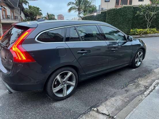 VOLVO-V60-2.0 T5 R DESIGN DYNAMIC 16V TURBO GASOLINA 4P AUTOMATIZADO VOLVO-V60-2013