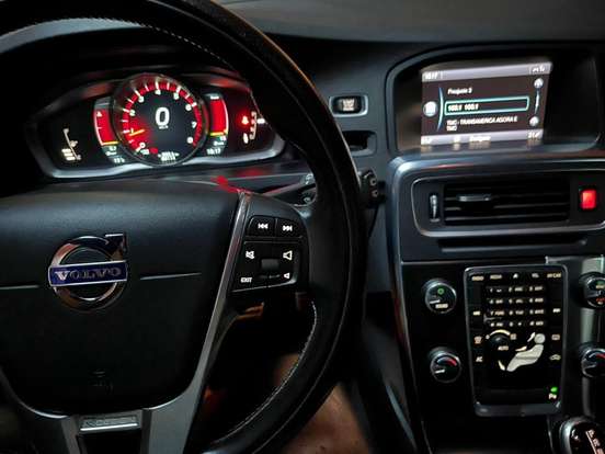 VOLVO-V60-2.0 T5 R DESIGN DYNAMIC 16V TURBO GASOLINA 4P AUTOMATIZADO VOLVO-V60-2013