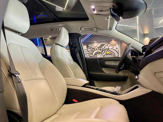 VOLVO-XC40-2022
