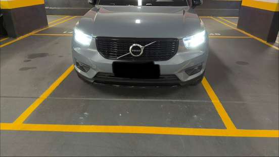 VOLVO-XC40-2021
