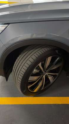 VOLVO-XC40-2021