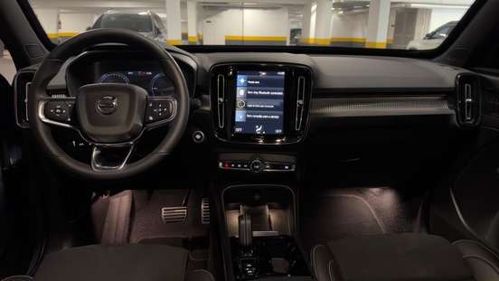 VOLVO-XC40-2021