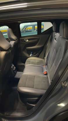 VOLVO-XC40-2021