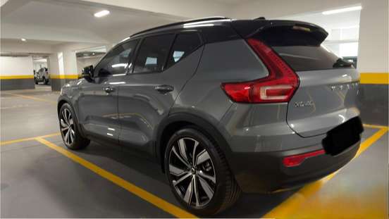 VOLVO-XC40-2021