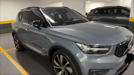 VOLVO-XC40-2021