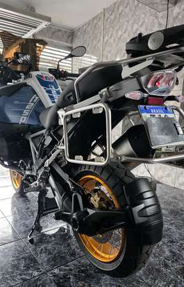 BMW-R 1250 GS ADVENTURE PREMIUM RALLYE BMW-R 1250 GS ADVENTURE PREMIUM RALLYE-2024