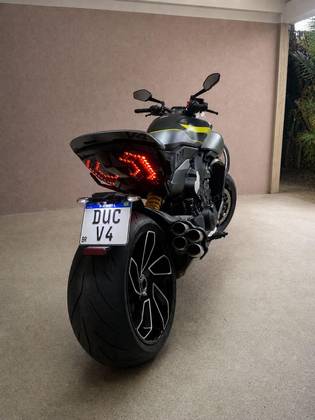 DUCATI DIAVEL V4 