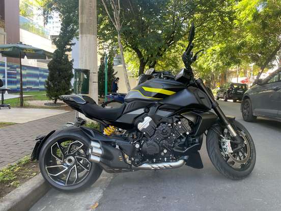 DUCATI-DIAVEL V4-2025