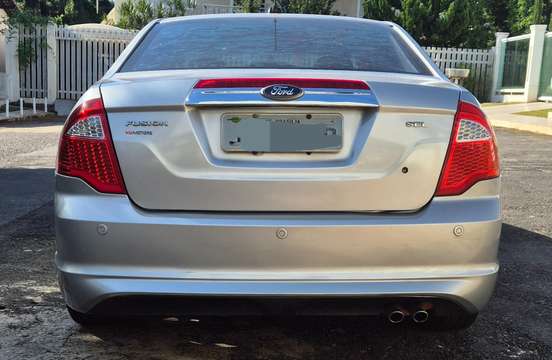 FORD-FUSION-2010