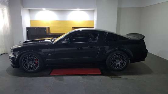 FORD-MUSTANG-2008