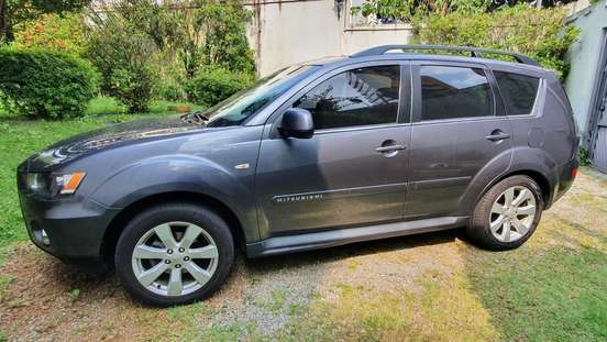 MITSUBISHI-OUTLANDER-2011