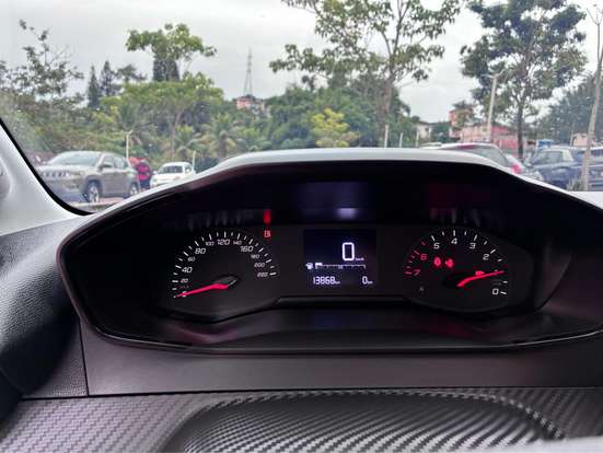 PEUGEOT-208-2025