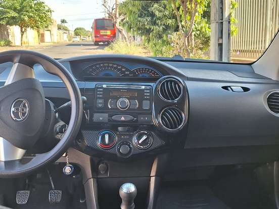 TOYOTA-ETIOS-1.5 XS 16V FLEX 4P MANUAL TOYOTA-ETIOS-2014