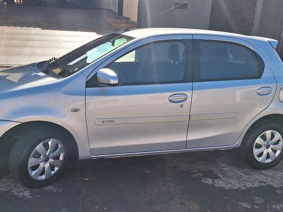 TOYOTA-ETIOS-1.5 XS 16V FLEX 4P MANUAL TOYOTA-ETIOS-2014