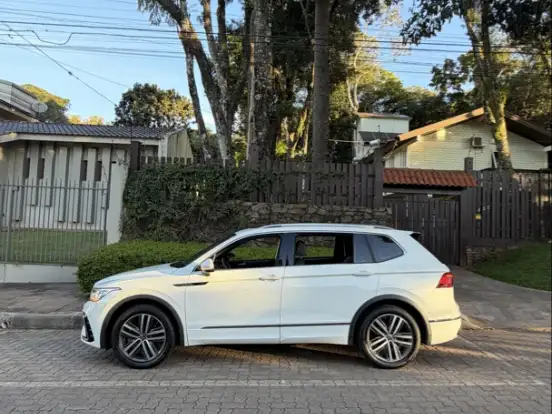VOLKSWAGEN-TIGUAN-2.0 300 TSI GASOLINA ALLSPACE R-LINE AUTOMÁTICO VOLKSWAGEN-TIGUAN-2024