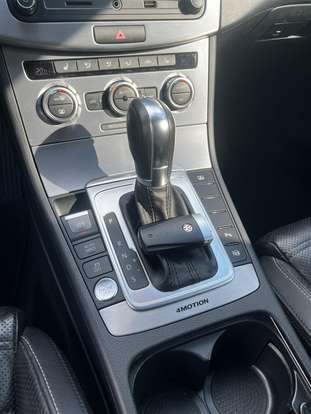 VOLKSWAGEN-PASSAT-2014