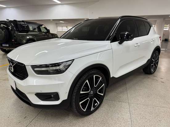 VOLVO-XC40-2019