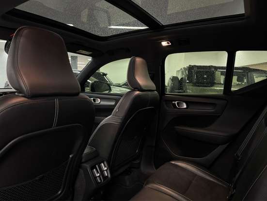 VOLVO-XC40-2019