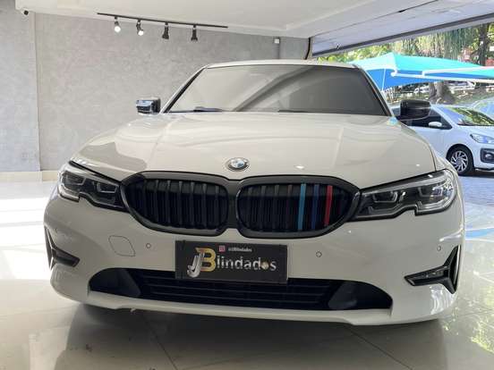 BMW-320i-2021