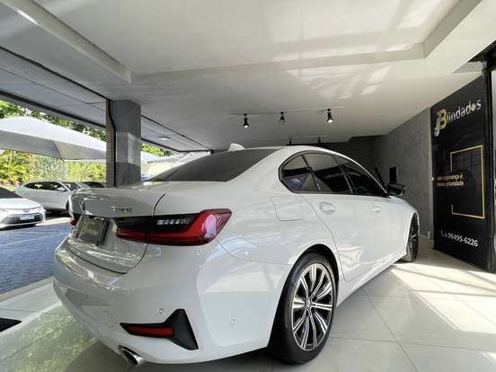 BMW-320i-2021