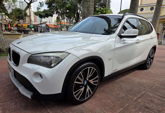 BMW-X1-2011